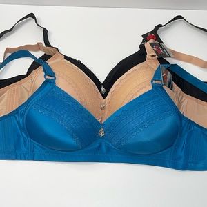 Lot of 3 Pieces Wireless Push Up Light Padded No Wire 3 Hooks T- Shirt Bra. NWT